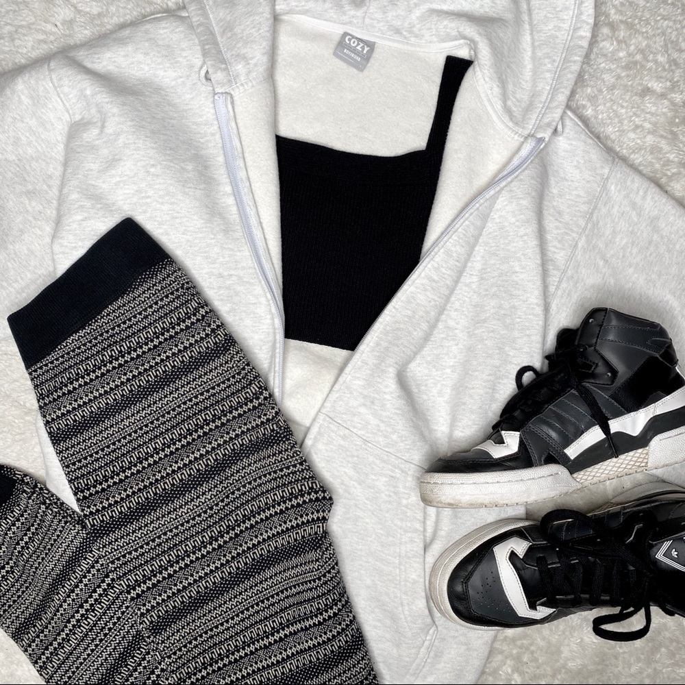⭐️2/$35⭐️ Roots Black & White Isle Striped Cotton Blend Knit Leggings